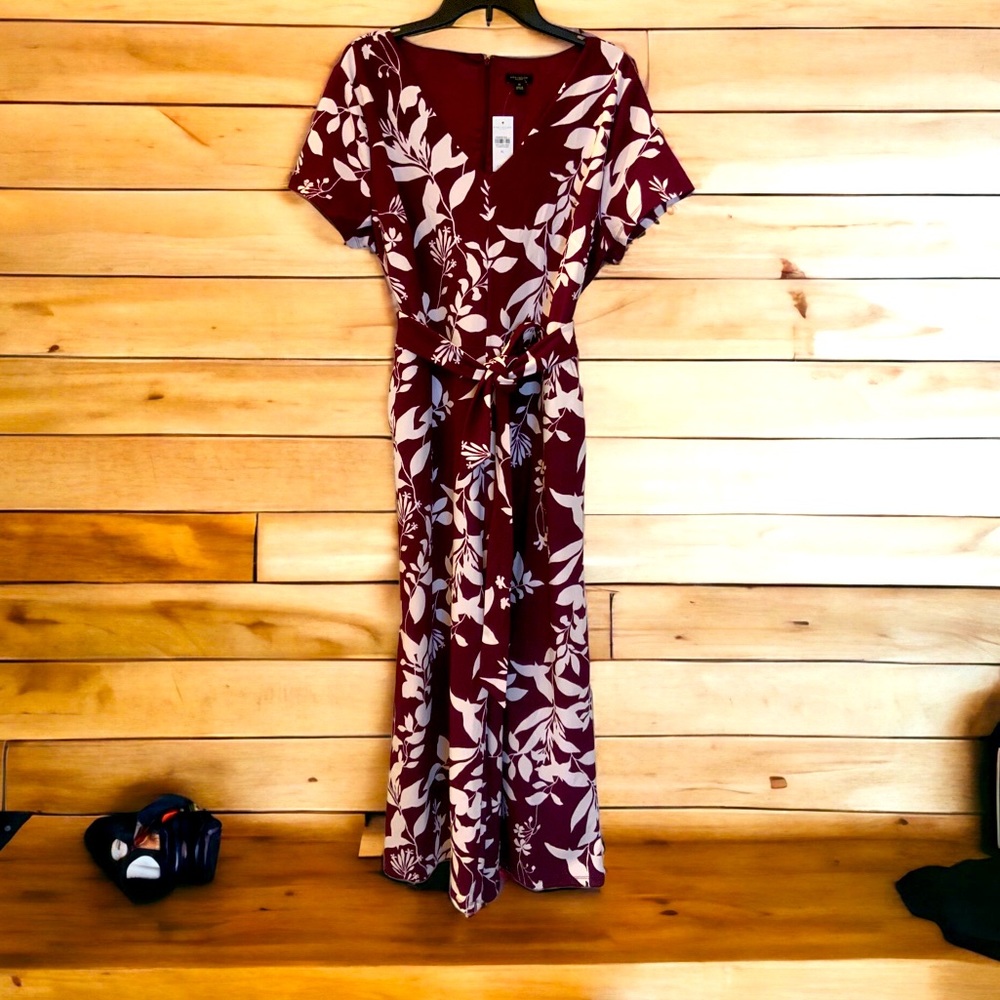 Ann Taylor Elegant Waist Jumpsuit. Size XL. Burgundy and White Pattern.